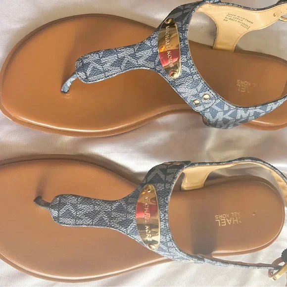 Women shoes size 8 slightly worn $20 each pair but the Mk boots are $100 - Picture 6 of 13